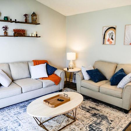 Urban Cottage: Homey & Convenient Хантингтон Экстерьер фото