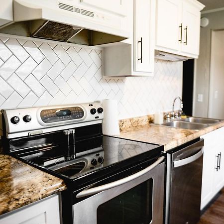 Urban Cottage: Homey & Convenient Хантингтон Экстерьер фото
