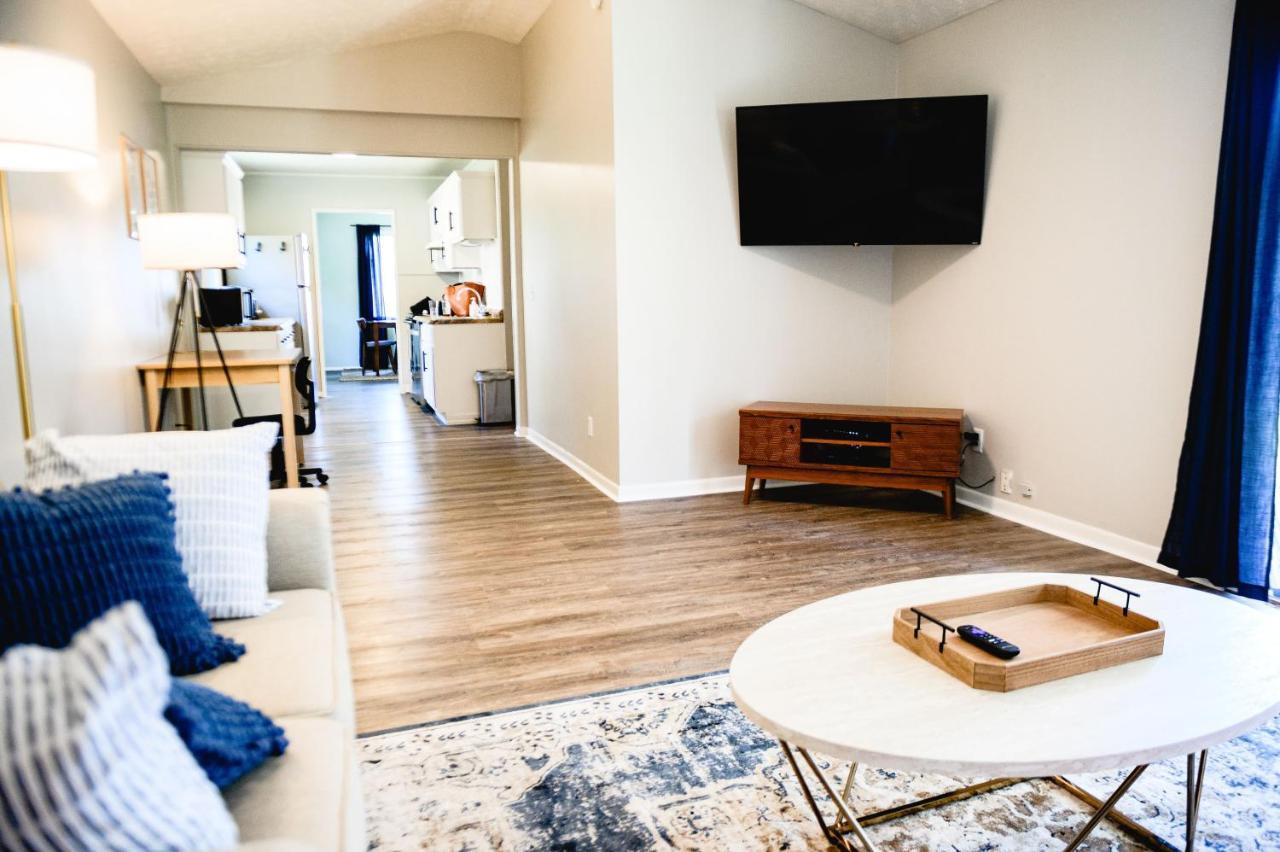 Urban Cottage: Homey & Convenient Хантингтон Экстерьер фото