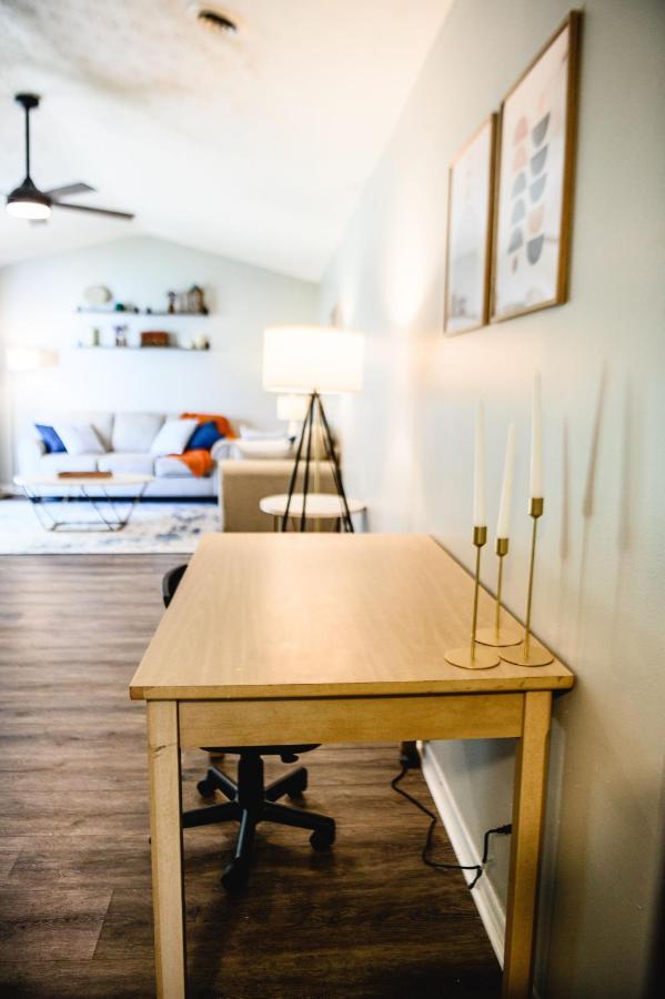 Urban Cottage: Homey & Convenient Хантингтон Экстерьер фото