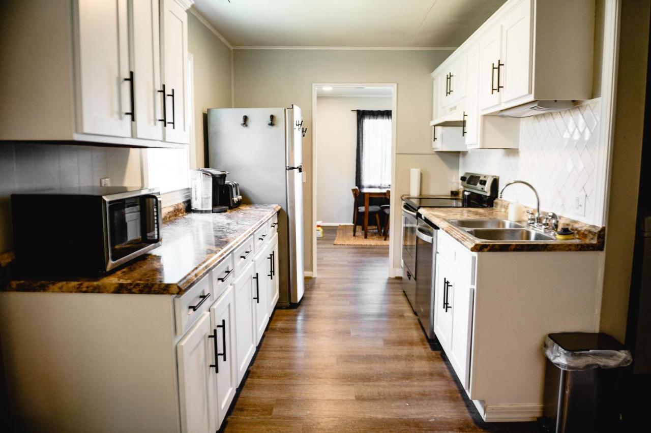 Urban Cottage: Homey & Convenient Хантингтон Экстерьер фото