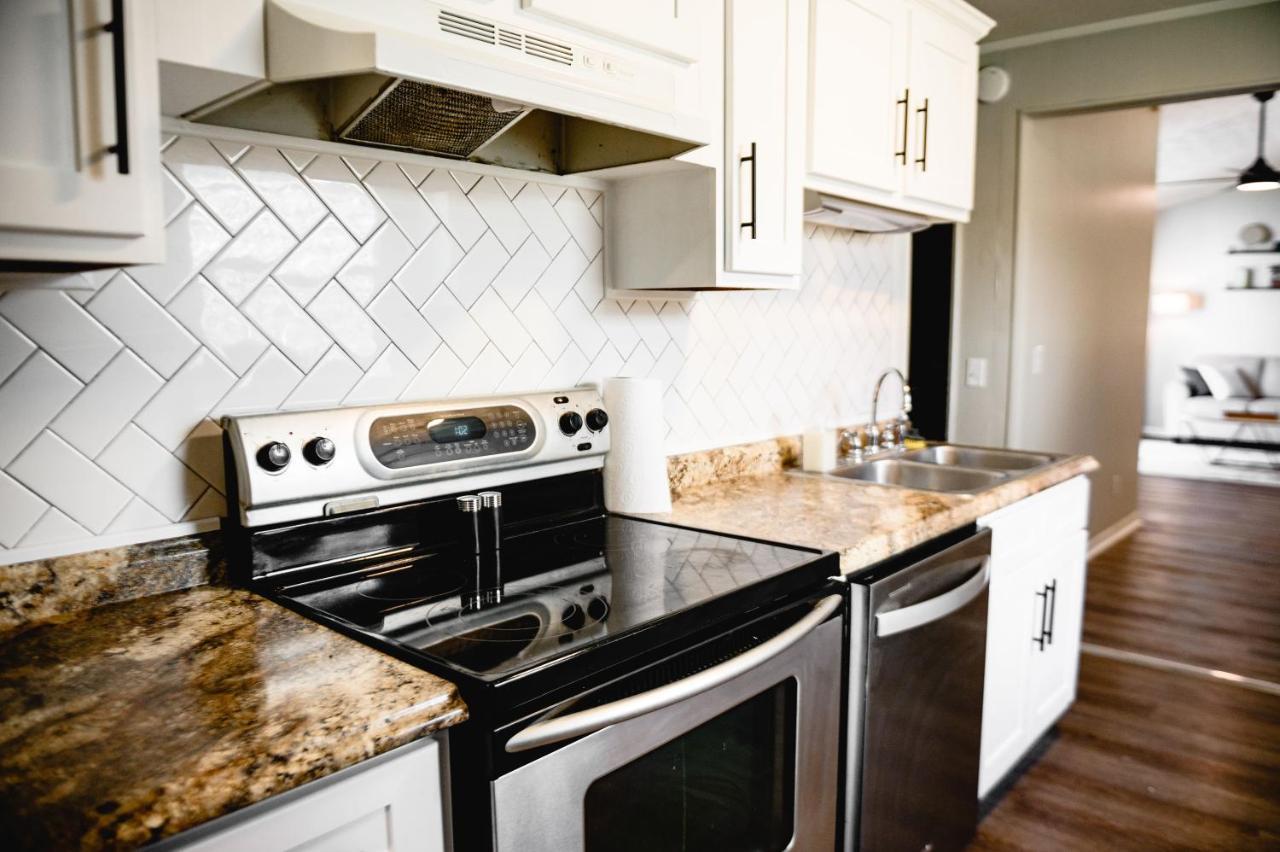 Urban Cottage: Homey & Convenient Хантингтон Экстерьер фото
